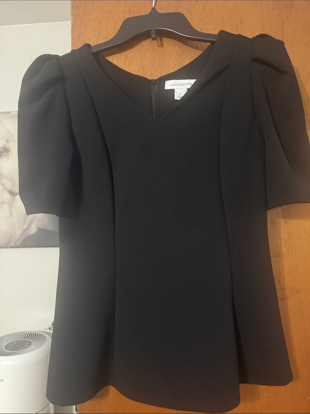 Liz Claiborne Black V-Neck Puff Sleeve Blouse